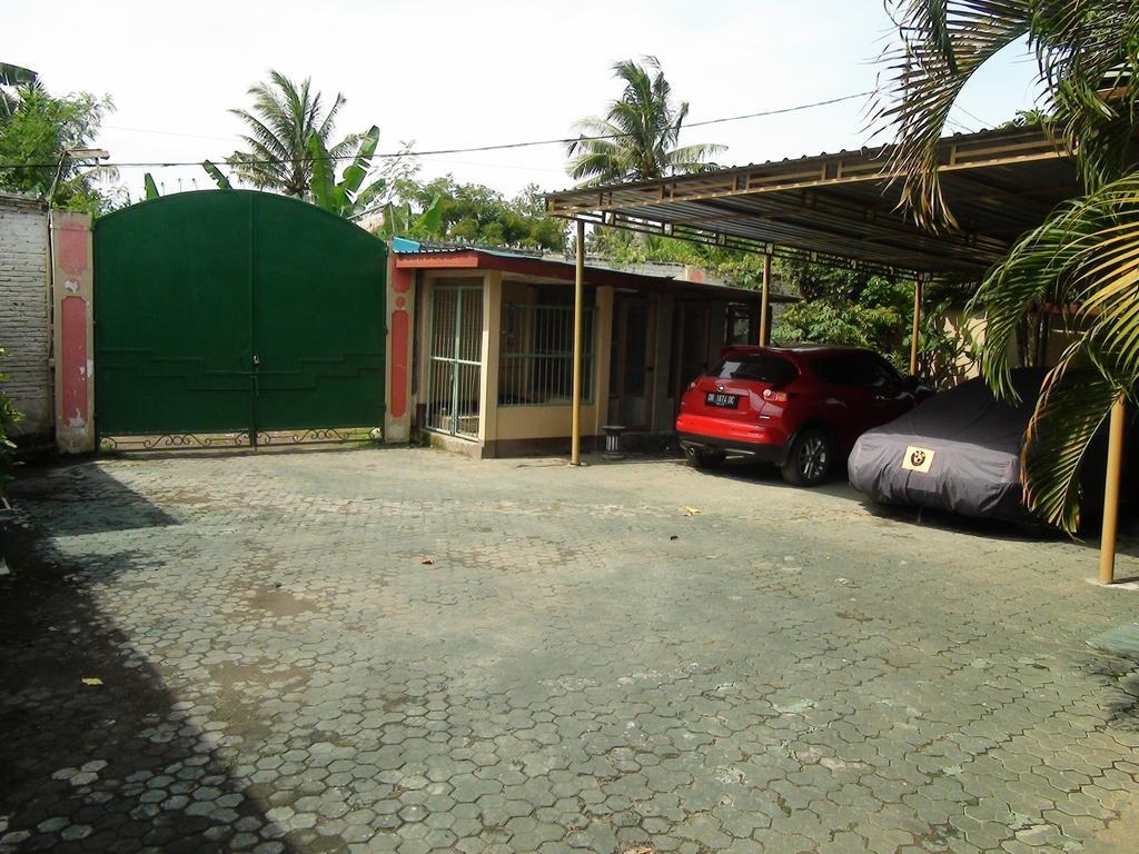 Villa Yukie Senggigi Montongbuwoh Exterior photo